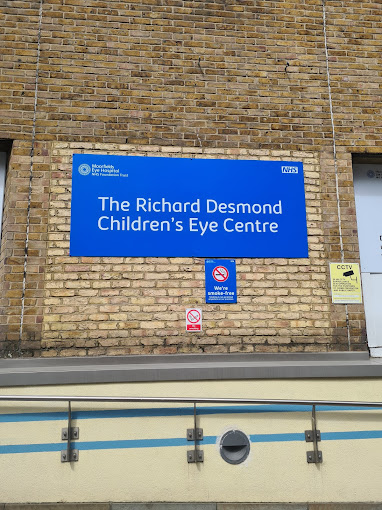 Richard Desmond centre sogn