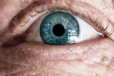A close up of a human eye