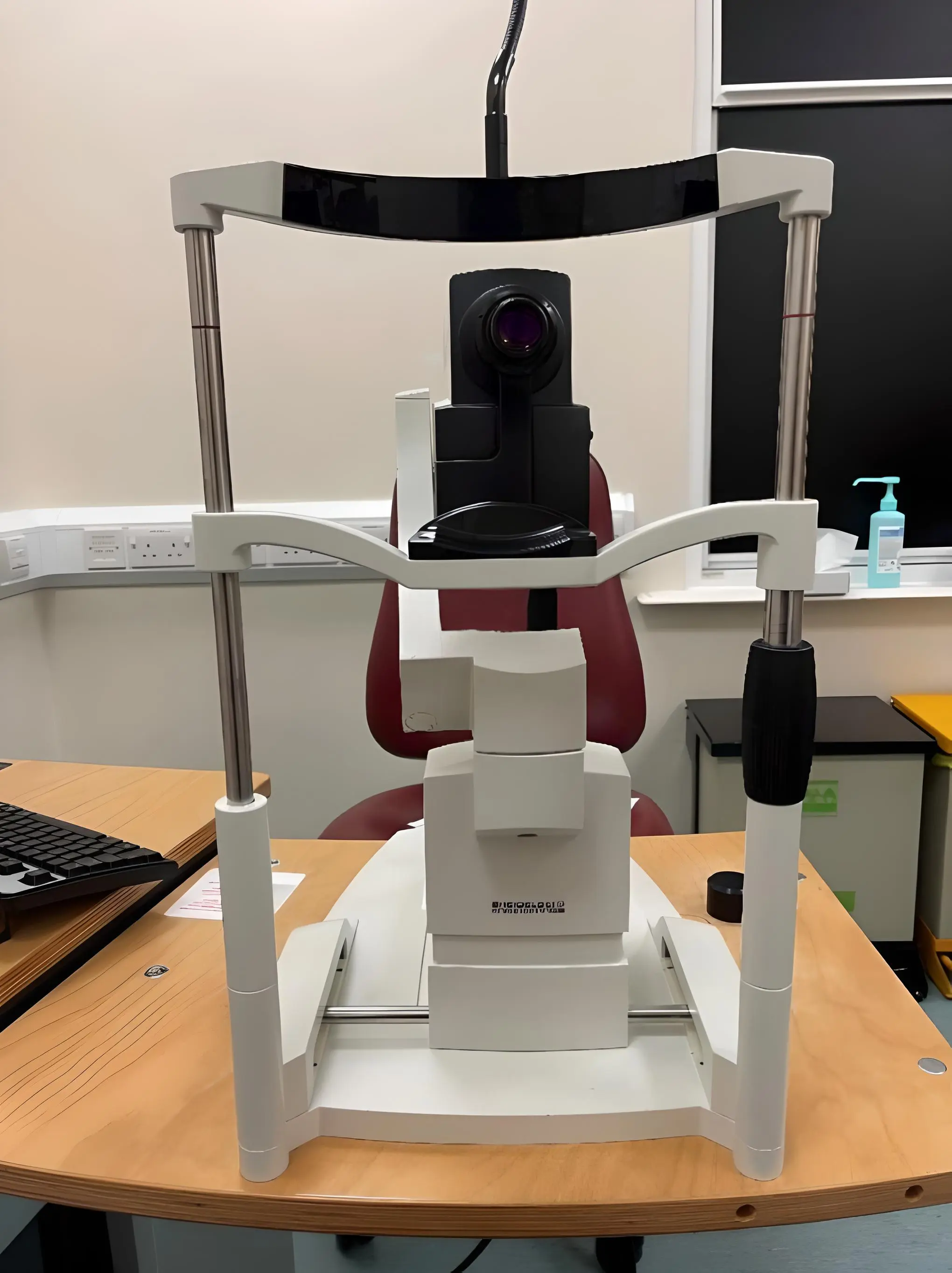 Ophthalmological equipment 