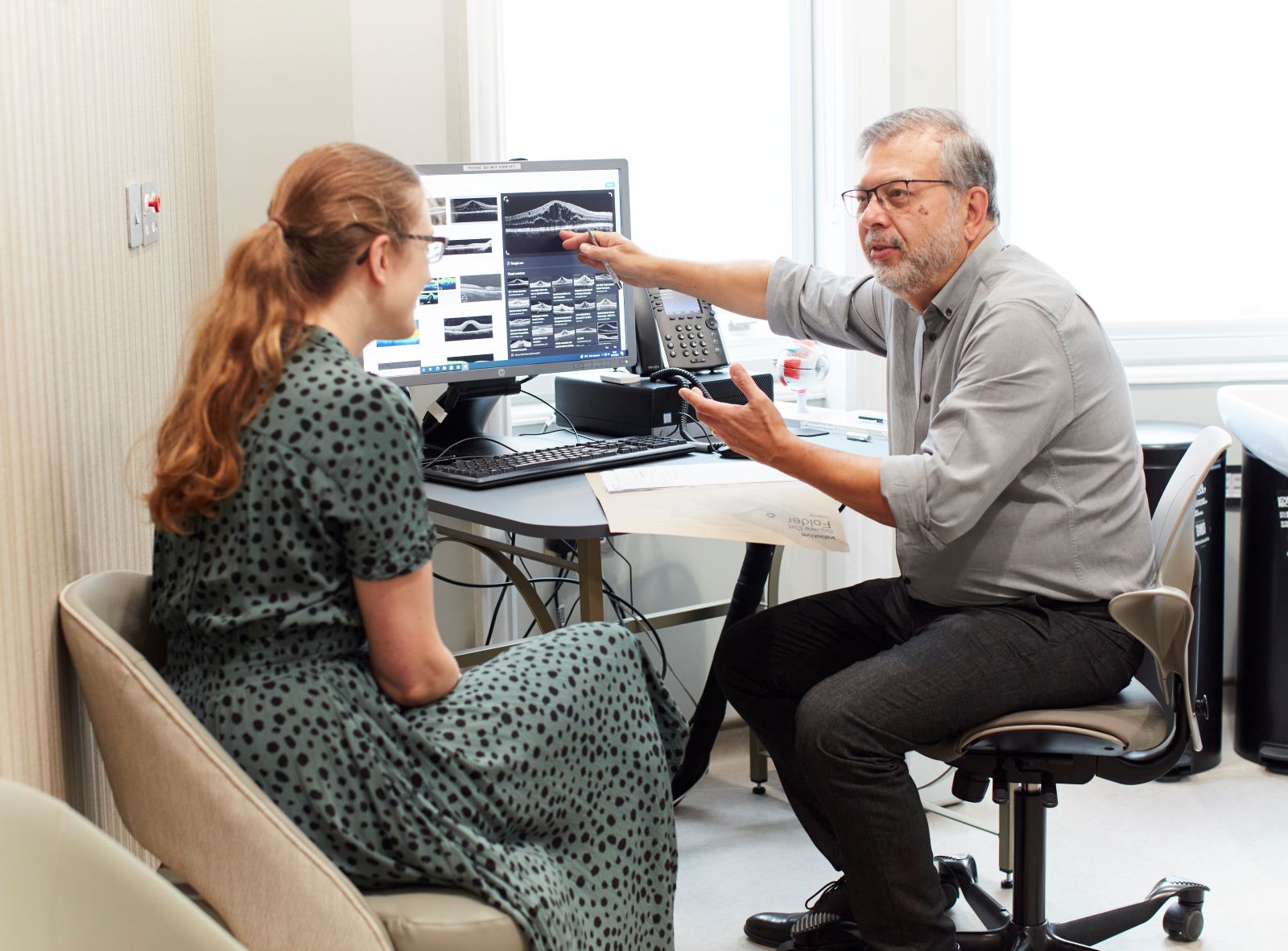 Carlos Pavesio Consultation Genium Moorfieldsprivate 0043